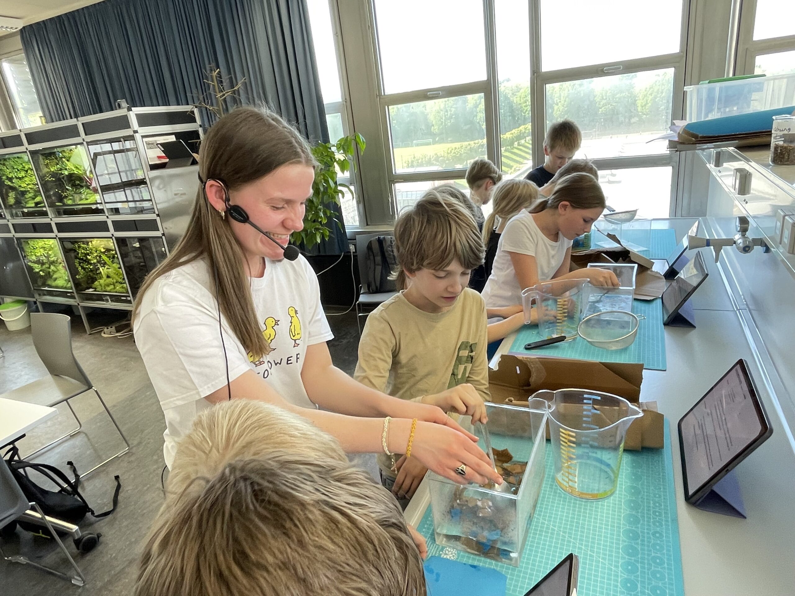 Im Projekt Kolumbus-Kids werden besonders begabte und interessierte Kinder im Bereich Naturwissenschaften in wöchentlich stattfindenden Projektkursen in der Universität Bielefeld gefördert.